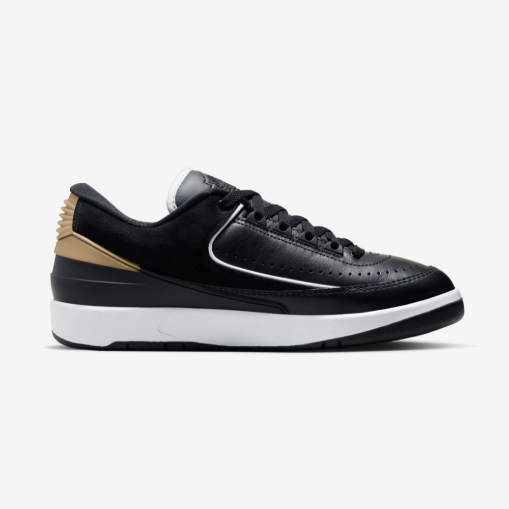 NWT Women's Jordan AJ2 Retro Low Sneakers - Picture 4 of 11